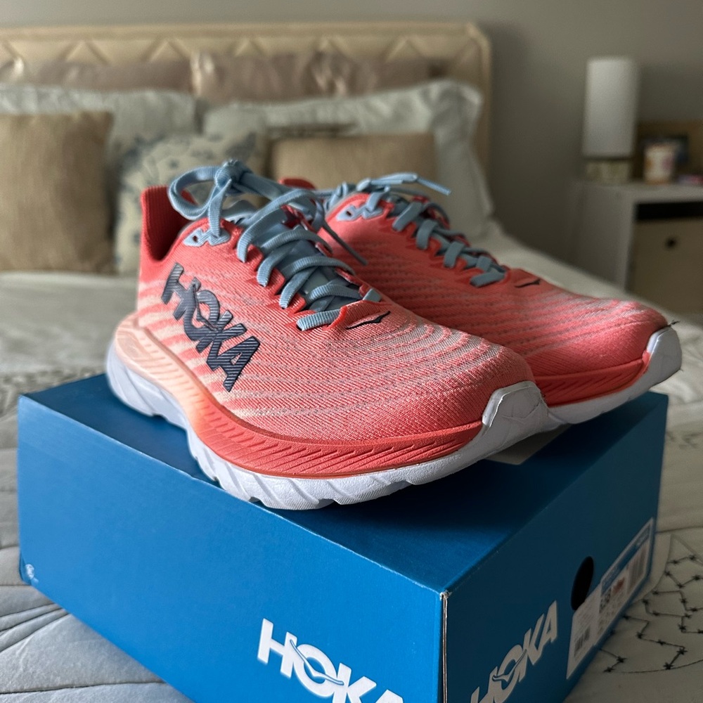 HOKA MACH 5 in Coral